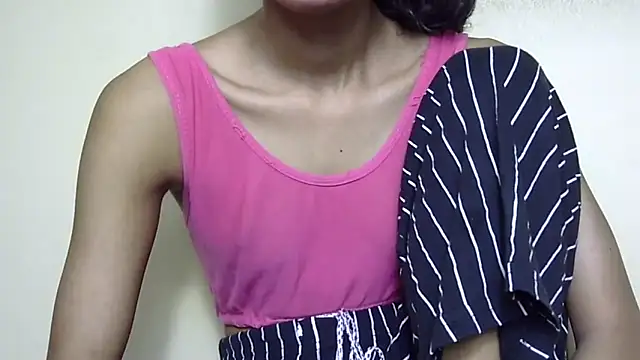 Anu_tiny Chat XXX in diretta