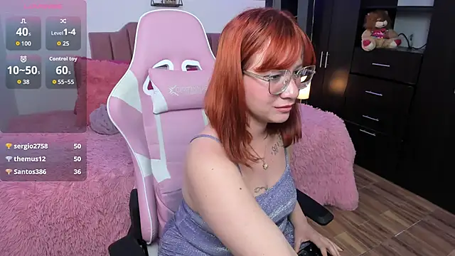 Nina_curves Chat XXX in diretta