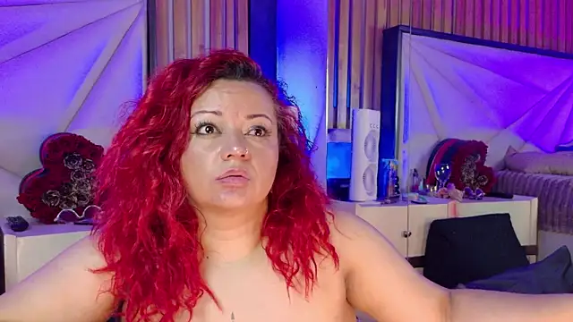 Вебкам-шоу LilyyBigAss