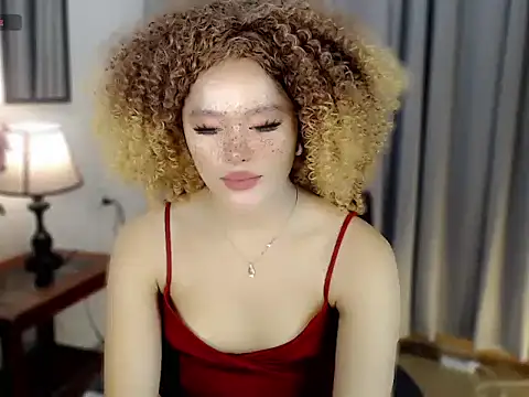 Kathyfied: διαδικτυακό σόου στην κάμερα