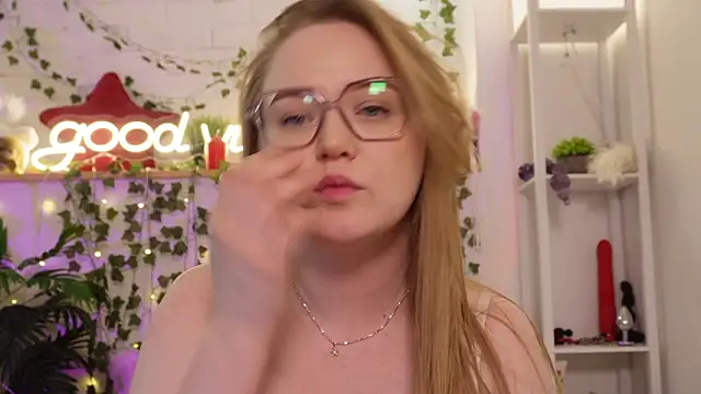 Chat +18 de MonicaAsis ao vivo