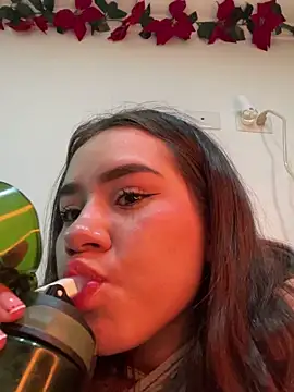 Im_Valen_Cute Adlı Modelin Canlı XXX Sohbeti