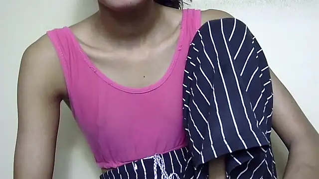 Anu_tiny Adlı Modelin Canlı XXX Sohbeti