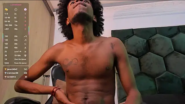 AllexJacob: διαδικτυακό σόου στην κάμερα