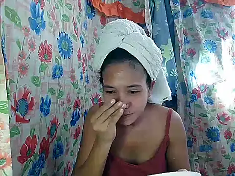 PinaySkinnyGirl Adlı Modelin Canlı XXX Sohbeti