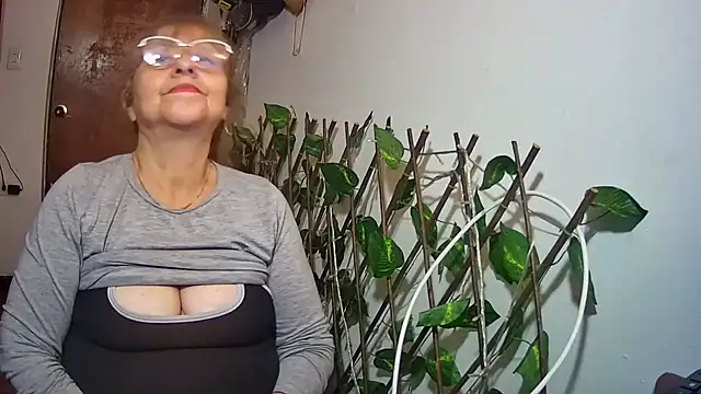 nicoltatiana_ Adlı Modelin Canlı XXX Sohbeti