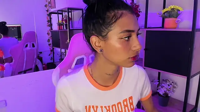 KarlaSlutSkinny__ – Live XXX-chat