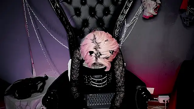 Navier__ élő XXX-chatje