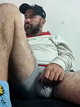 hairyandbigmann Show in webcam