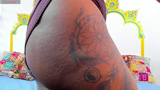 LadyNahir live XXX chat