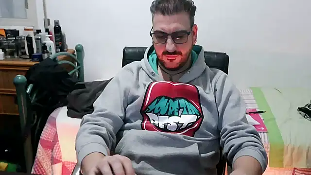 Italian_dark_desire Show in webcam