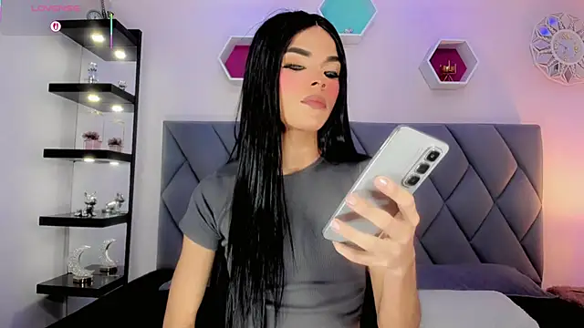 Amira_Ember élő XXX-chatje