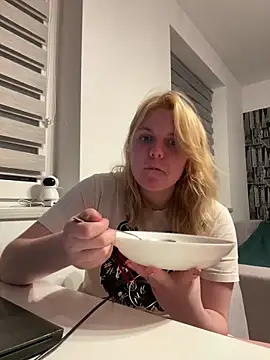 Nallinee Adlı Modelin Canlı XXX Sohbeti