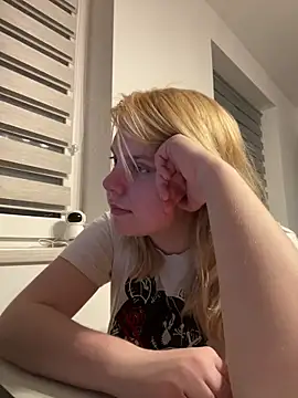 Chatroom XXX en direct de Nallinee