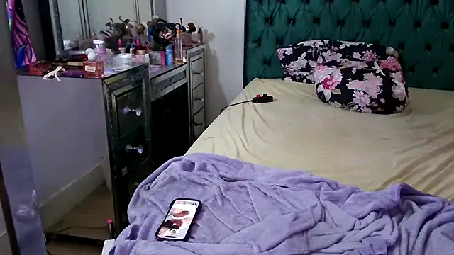 mzpretty444 Adlı Modelin Canlı XXX Sohbeti