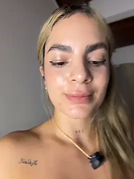 emiss_ Adlı Modelin Canlı XXX Sohbeti