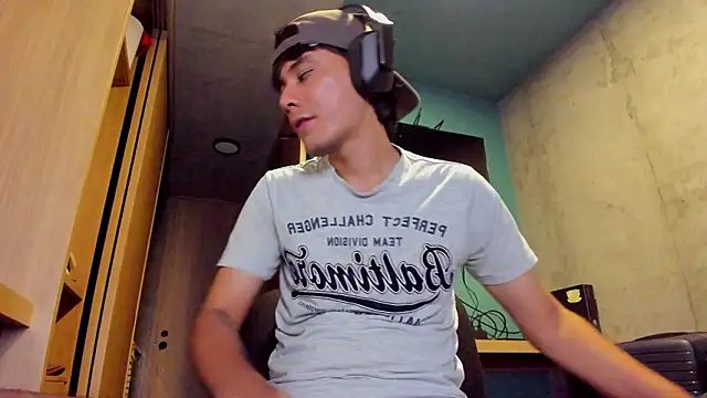 Huge_latin_cock Adlı Modelin Web Kamerası Şovu