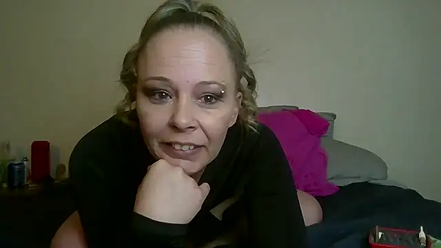 QUEEN_OF_MEN webkamerás műsora