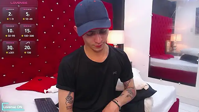 Logan_Woods 即時 XXX 聊天