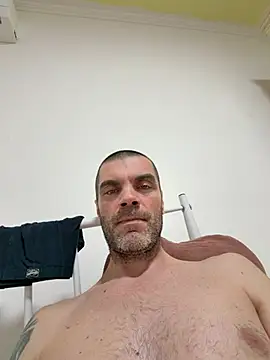 DOMINATOR_SIR-MASTER: διαδικτυακό σόου στην κάμερα