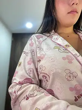 Pokazy przed kamerką – MiaJones21