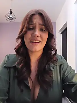 Chatroom XXX en direct de MiaRides19