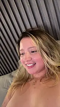 Chatroom XXX en direct de MiaPetit_