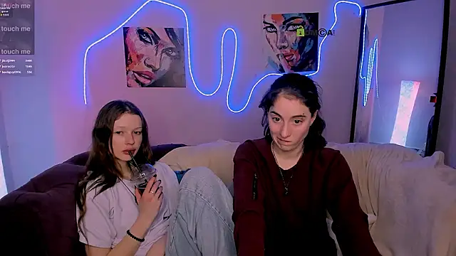 khloebeauty: διαδικτυακό σόου στην κάμερα