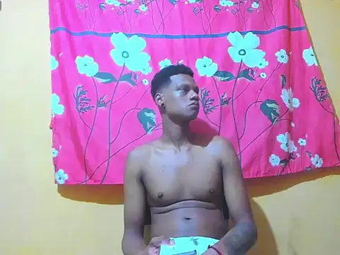 aunstin_farid1 Adlı Modelin Canlı XXX Sohbeti