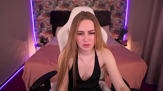 Show modela GabriellaJass na web-kameri