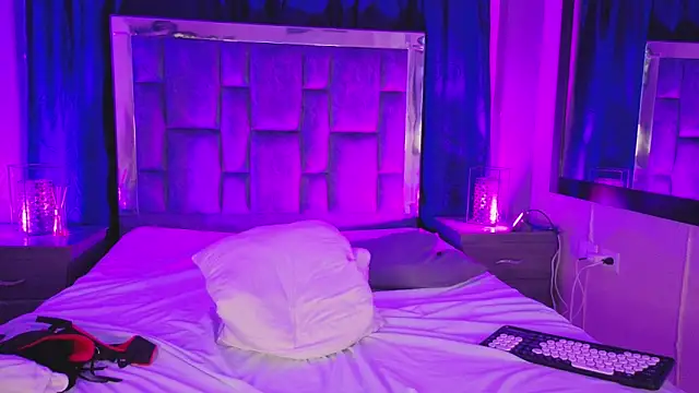 Вебкам-шоу LeoMonnroe