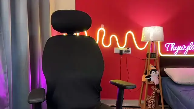 thywyldst69 élő XXX-chatje