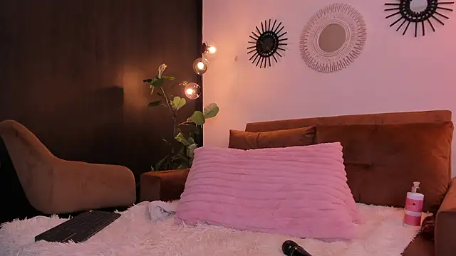 MissCharlize Chat XXX in diretta