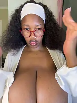 BootyAndButterflies8 Chat XXX in diretta