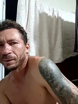 RobertoLuiz84のライブXXXチャット