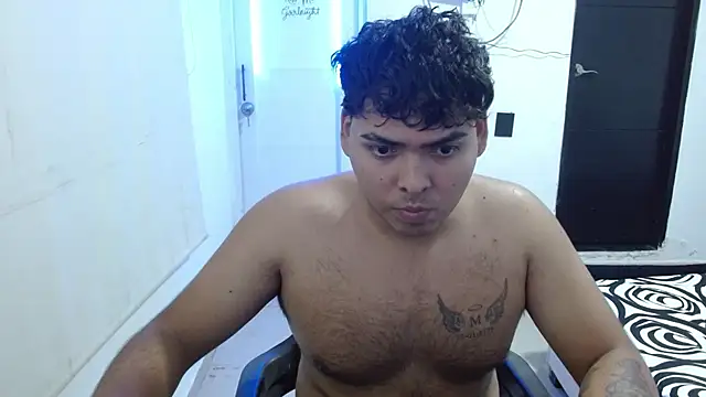 Show modela badboyhot010 na web-kameri