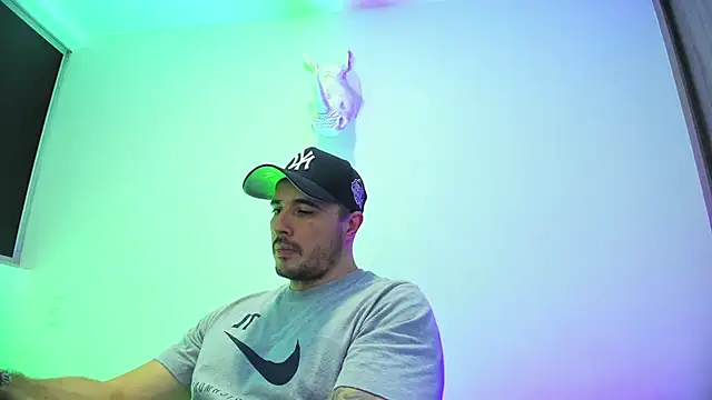 Dagoti: διαδικτυακό σόου στην κάμερα