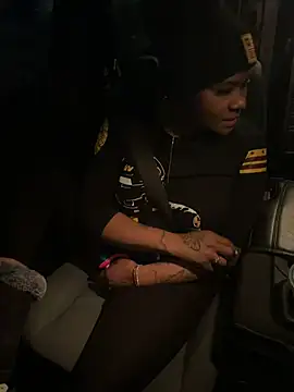 HaloRodeoLover2's Live XXX Chat