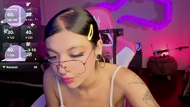 larah_uwu Chat XXX in diretta
