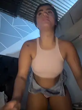 Kaily_Sweet16 élő XXX-chatje