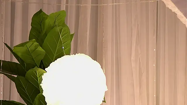 YasmineShaw Adlı Modelin Canlı XXX Sohbeti