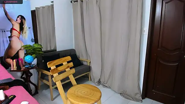 zou_quira 在線直播表演