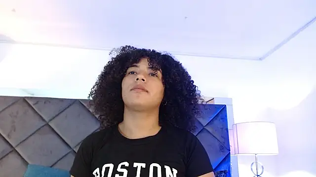 LunaaCurly élő XXX-chatje