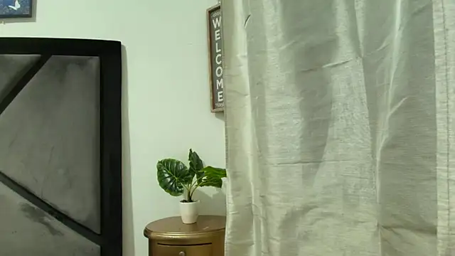 Chatroom XXX en direct de GabrielaDurann