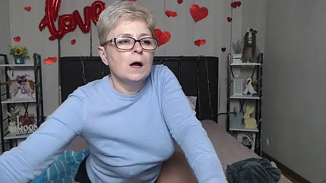 EmiliaGree Live XXX Chat