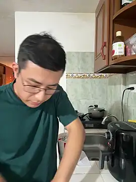 Chat XXX en directo de andrewmhilton_