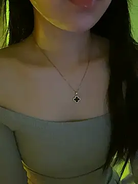 Uyennii02 Live XXX-chat