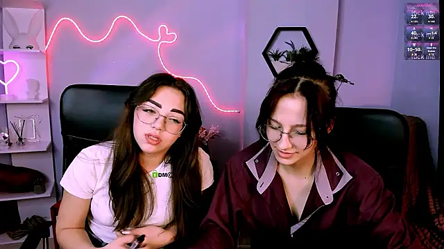 Онлайн чат XXX kiki_swan