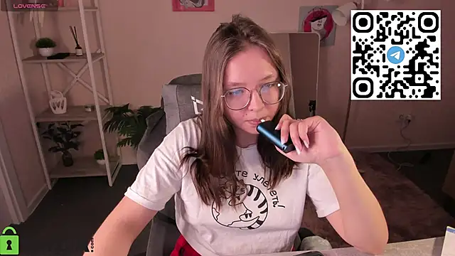 Nuura_Moore Live XXX-chat