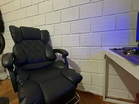 Max_TheHorseDick – Naživo XXX chat